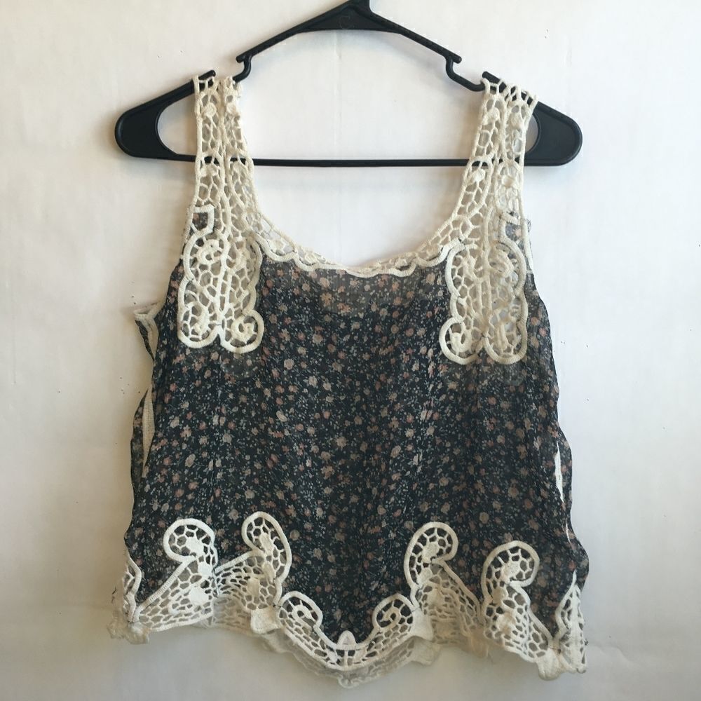 CRYSTAL K CROP TOP WITH CROCHETED LACE TRIM‎